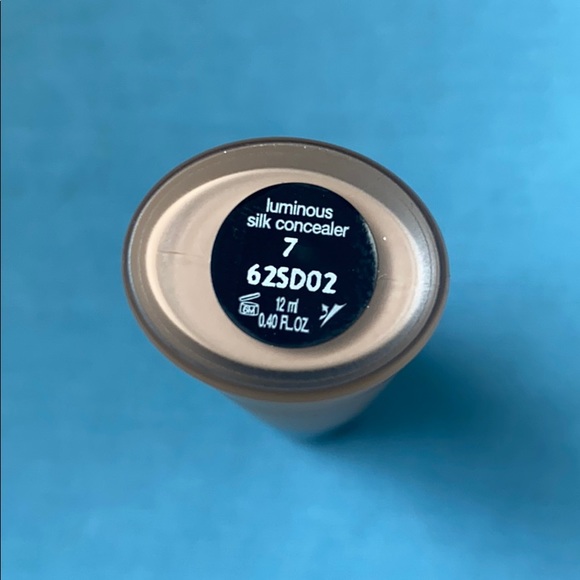 Armani Luminous Silk Concealer - Picture 2 of 2